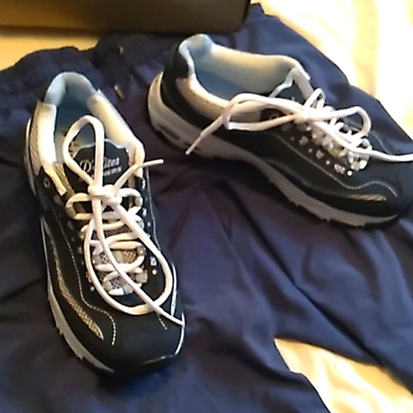 NIB Women's Skechers D'Lites blue and white WIDE shoes size 6.5 💢WIDE💢 - Picture 3 of 10